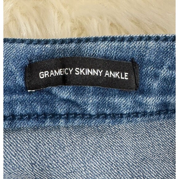 Nine West Gramercy Jeans Womens 12 Blue Skinny Ankle Distressed Measures 34 x 25 - Picture 5 of 10